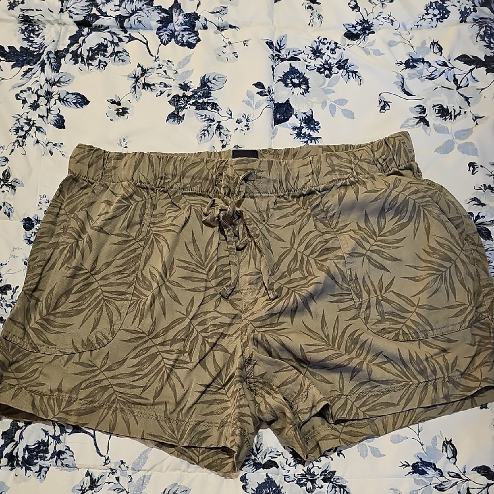 GAP Womens Green Leaf Print Shorts